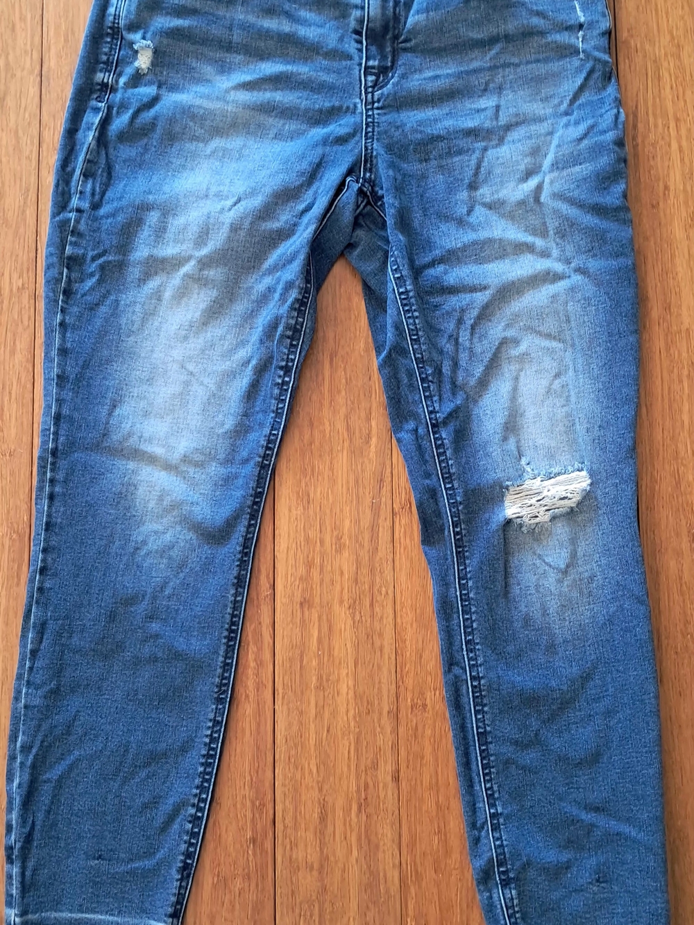 Old Navy Women's Blue Skinny Jeans with Distressed Knee